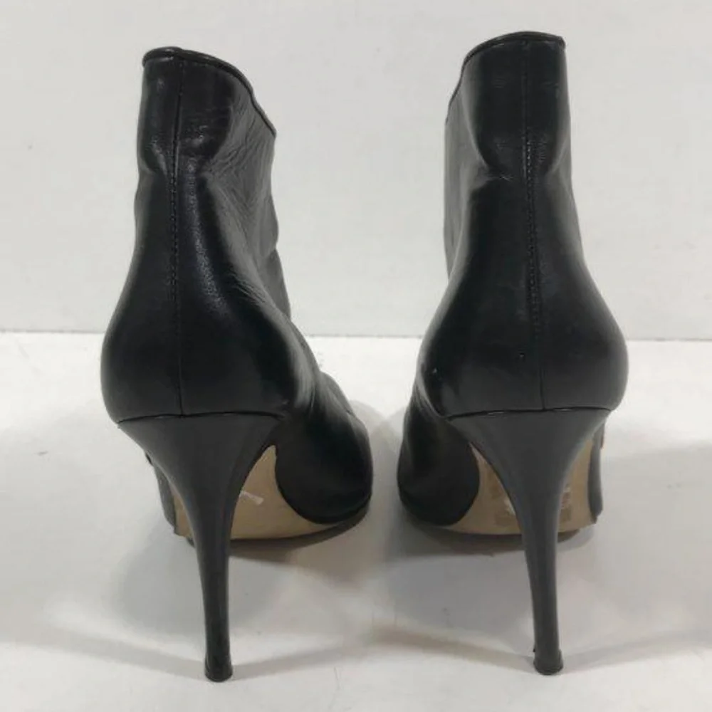 Manolo Blahnik Elegant Black Leather Women's Heels Ankle Boots Size 41